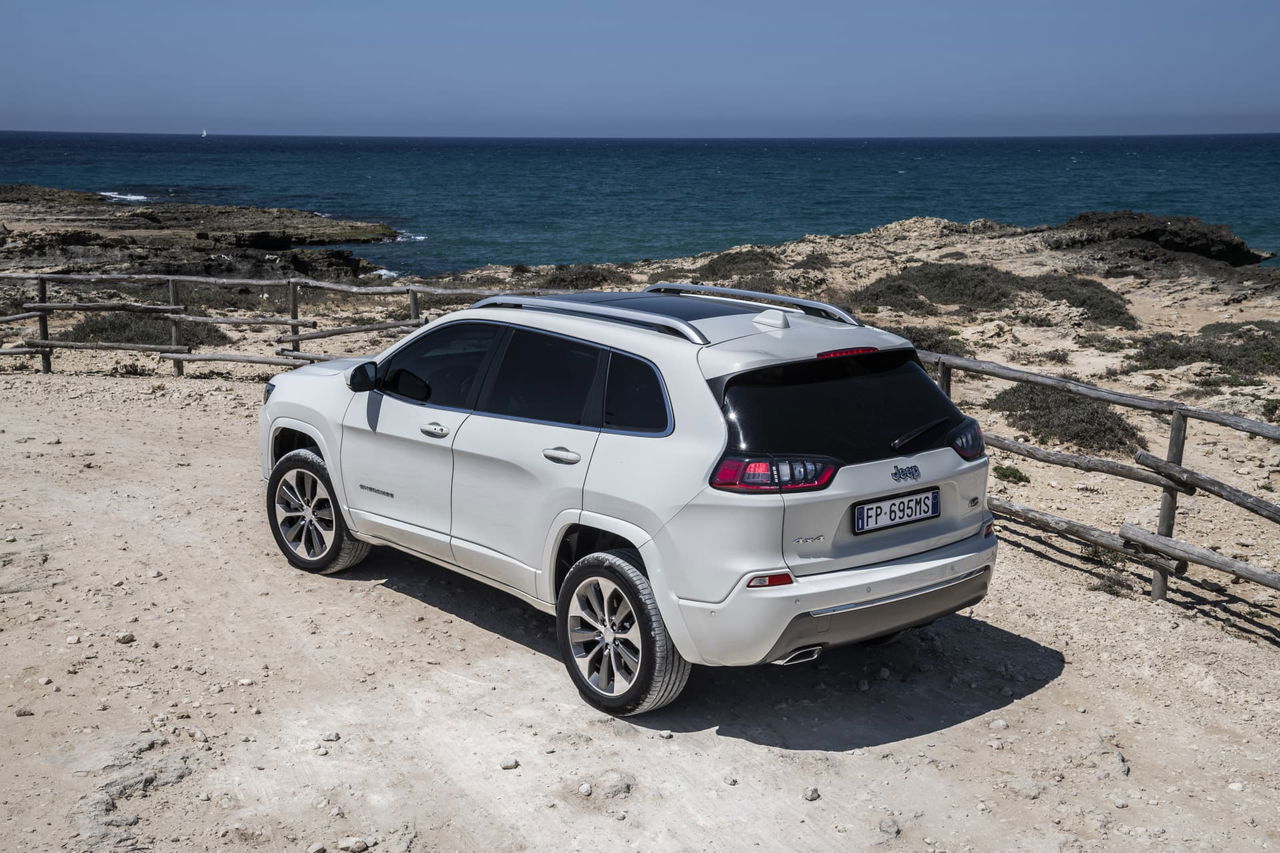 New Jeep Cherokee Overland 37