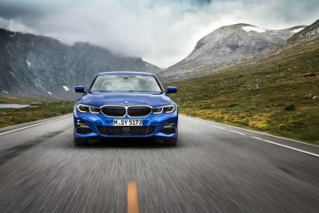 Vista lateral del BMW Serie 3 que resalta su diseño dinámico y estilizado.
