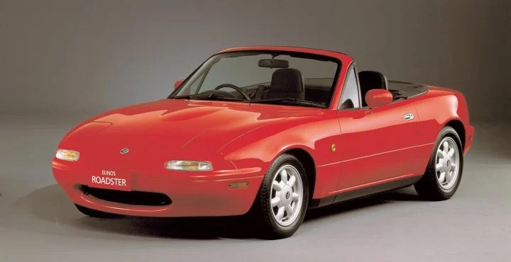 Mazda ya restaura los Mazda MX-5 de primera generación, pero podrías  comprarte dos nuevos con lo que cuesta