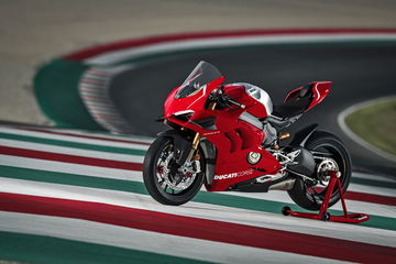 01 Ducati Panigale V4 R Action Uc69239 Mid