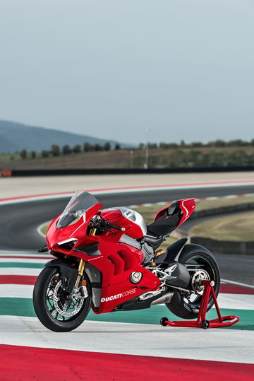 02 Ducati Panigale V4 R Action Uc69237 Mid