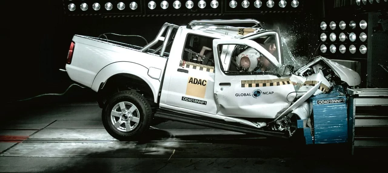 Nissan Np300 Crash Test