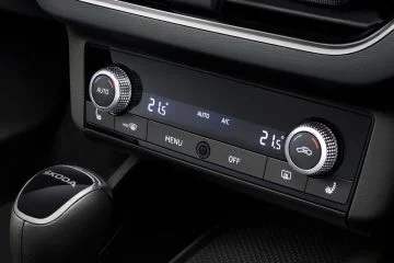 Skoda Scala 2019 Interior 01 Climatizador