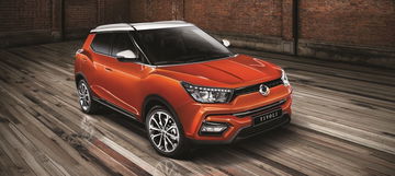 Vista angular del SsangYong Tivoli XV 2019, destacando su diseño frontal y lateral.