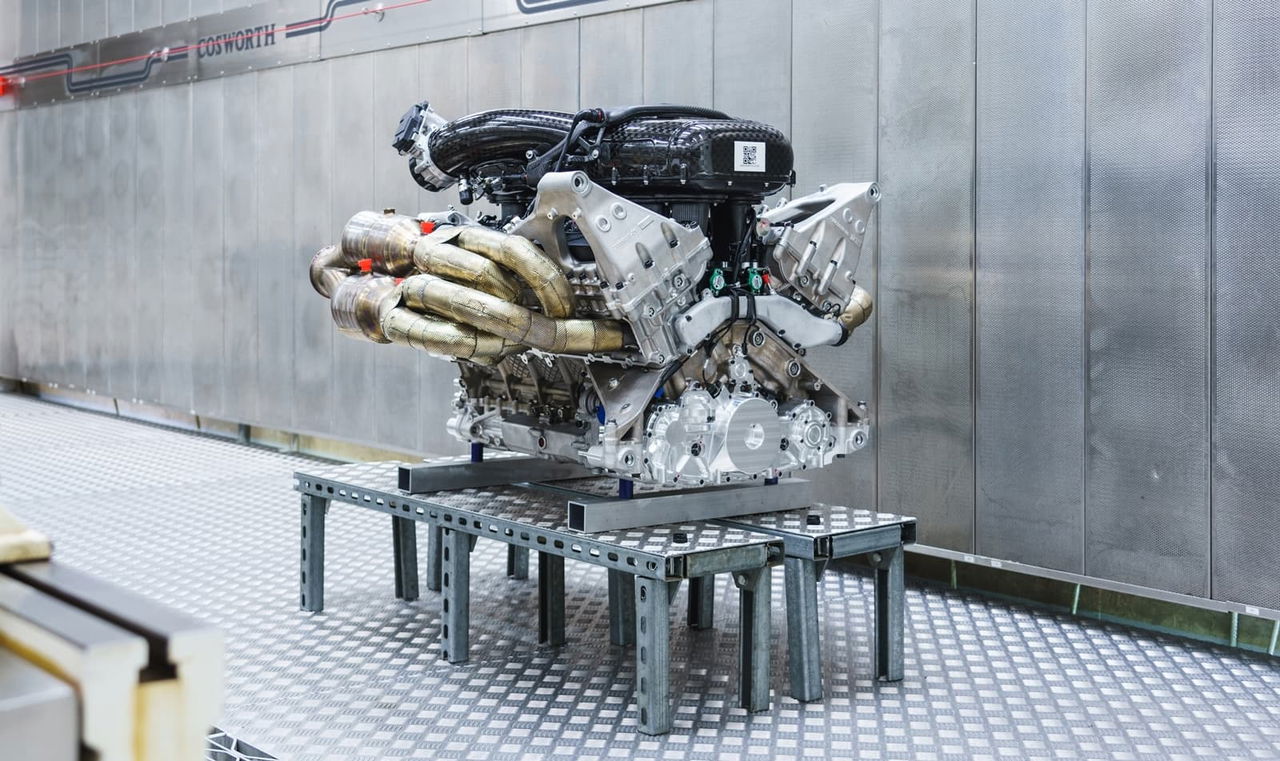 Aston Martin Valkyrie Motor V12 1218 002