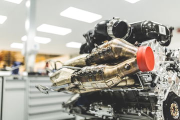 Aston Martin Valkyrie Motor V12 1218 004