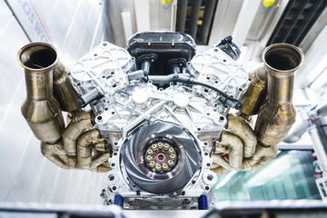 Aston Martin Valkyrie Motor V12 1218 007