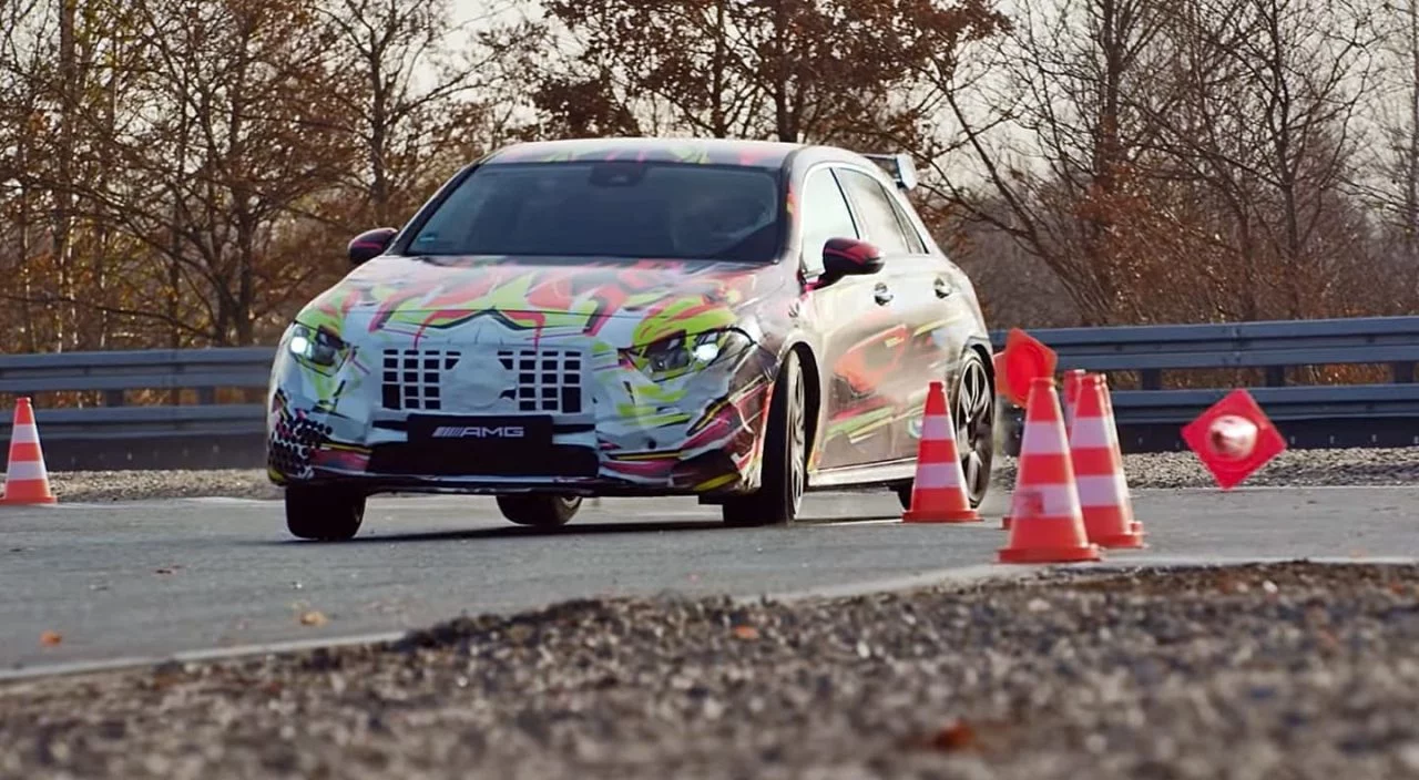 Mercedes Amg A45 Teaser 1218 01