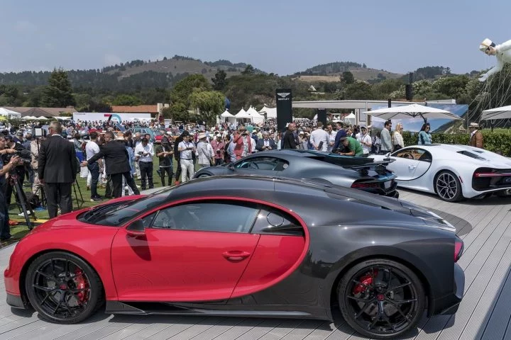 Vista lateral del Bugatti Divo destacando su línea aerodinámica.