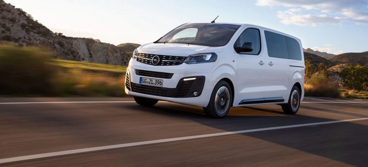 Opel Zafira Life 2019 Frontal Movimiento