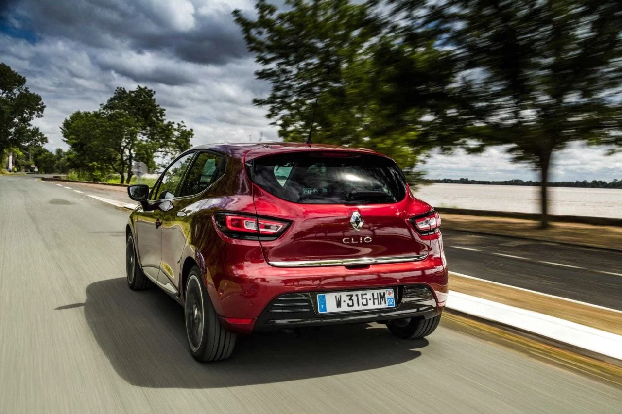 Renault Clio 2018 Rojo Trasera Exterior