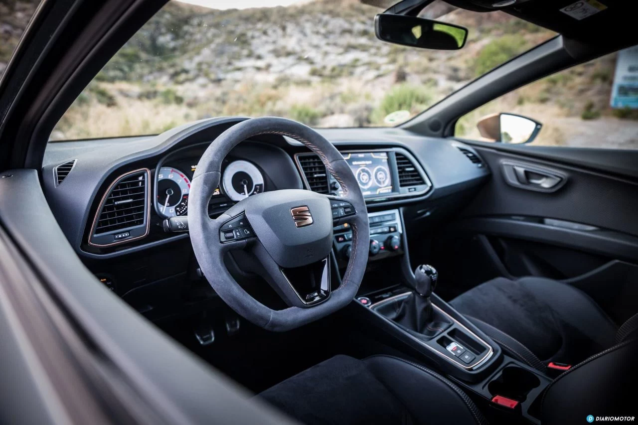 Seat Leon Cupra R Interior 1 