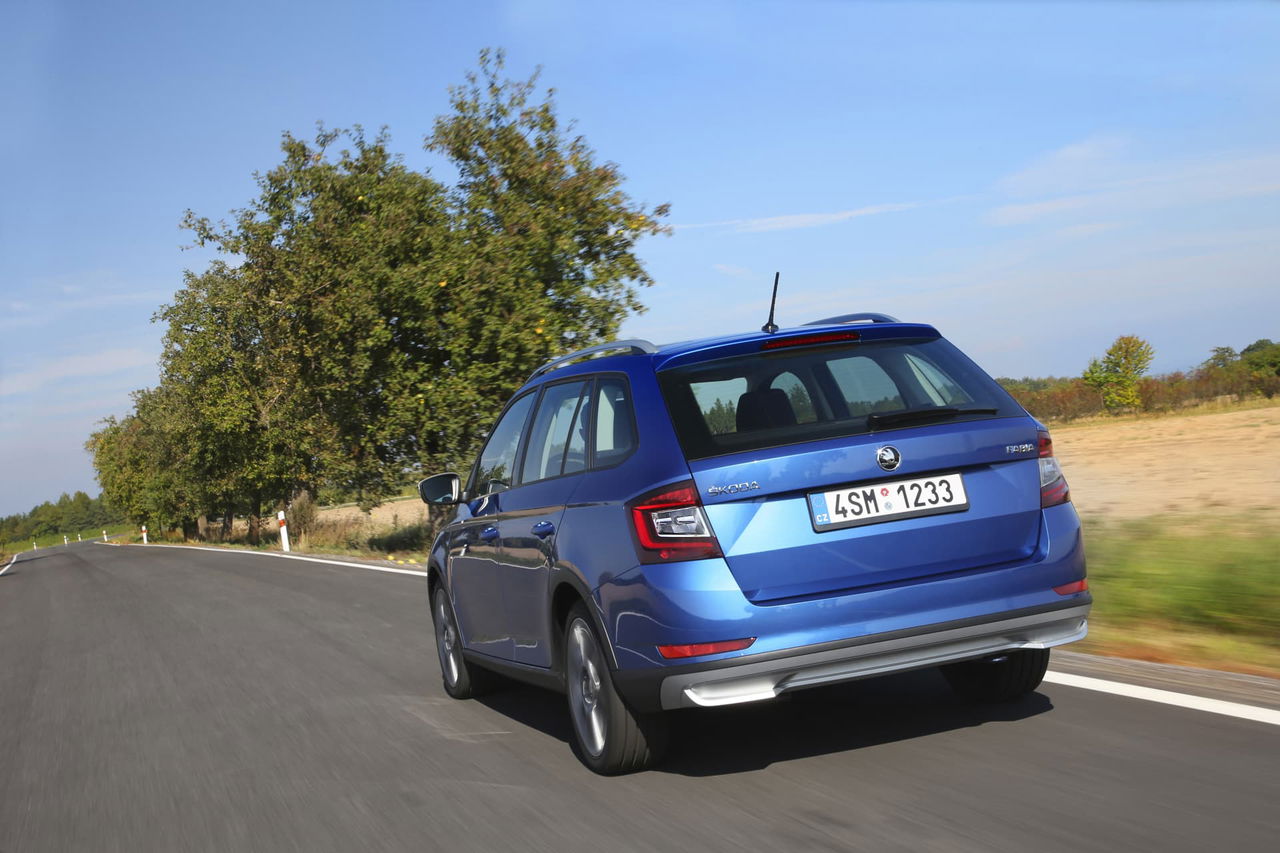 Skoda Fabia Scout Precio Movimiento Trasera Azul