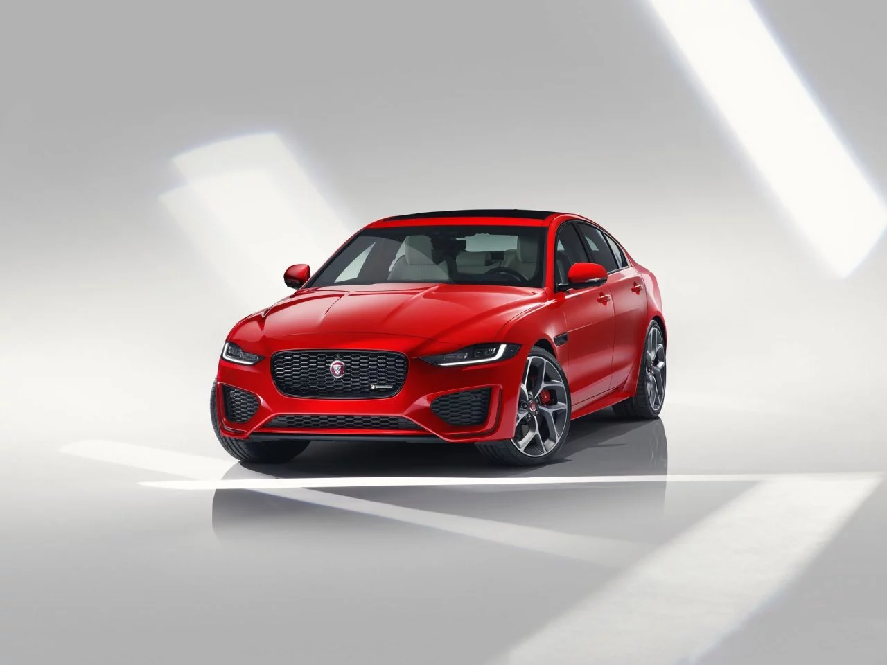 Jaguar Xe 2019 1