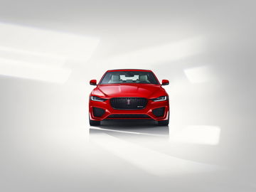 Jaguar Xe 2019 3