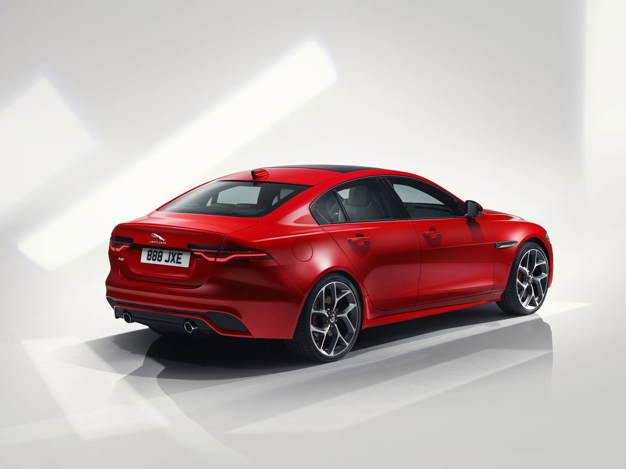 Jaguar Xe 2019 9