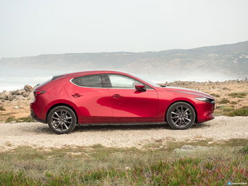 Mazda 3 Skyactiv G Perfil 00007