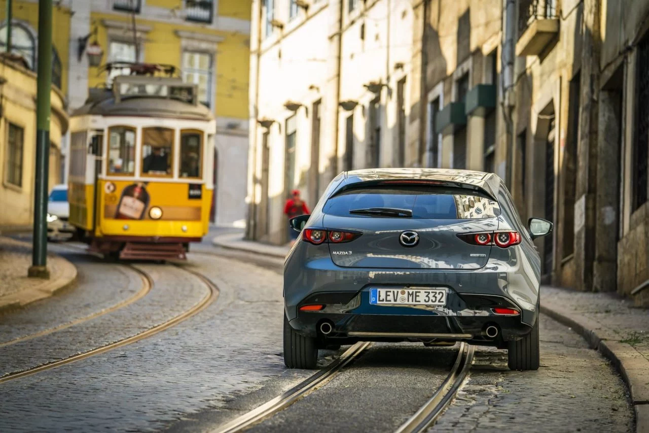 Mazda 3 Skyactiv G Oficial Gris 00100