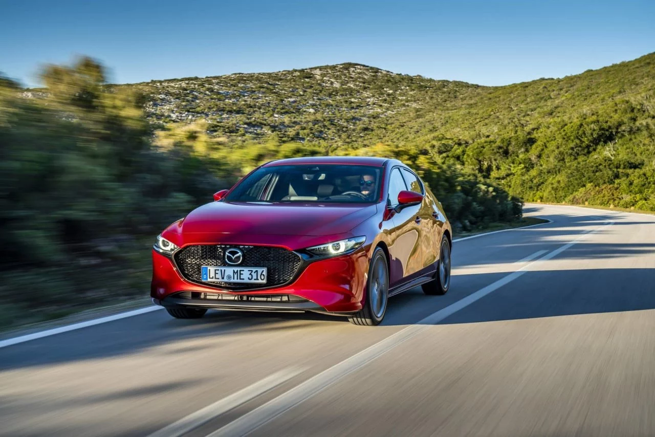 Mazda 3 Skyactiv G Oficial Rojo 00100