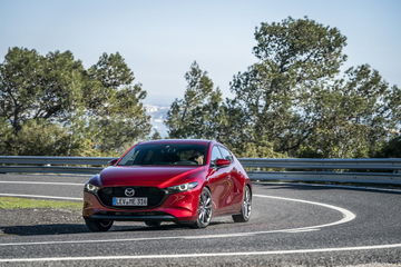 Mazda 3 Skyactiv G Oficial Rojo 00110