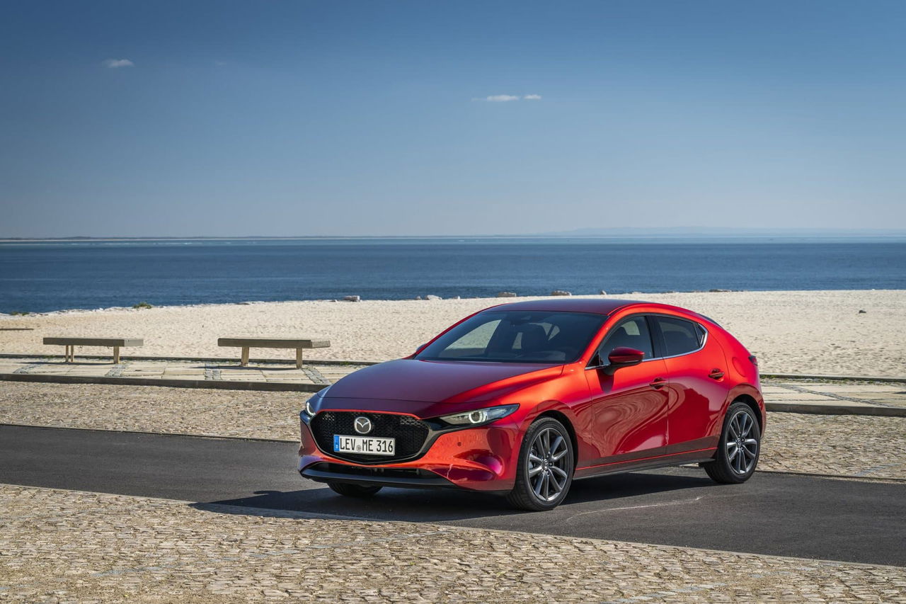 Mazda 3 Skyactiv G Oficial Rojo 00120