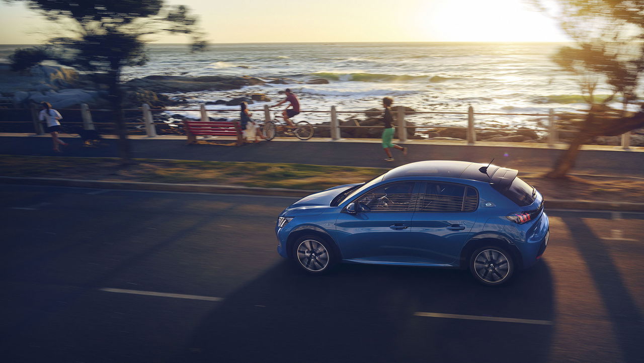 Peugeot E 208 2019 Azul Exterior 04