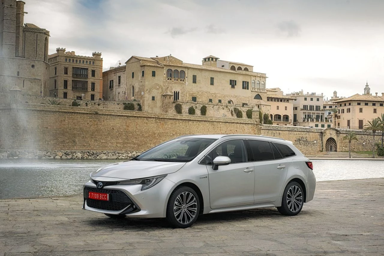 Toyota Corolla Touring Sport 27 Plata