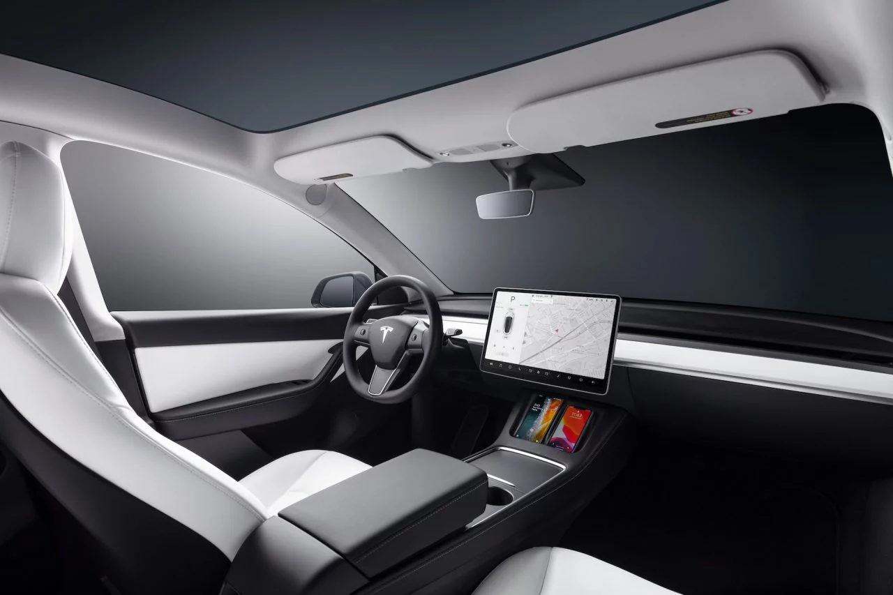 Interior Tesla Model Y Electrico 11