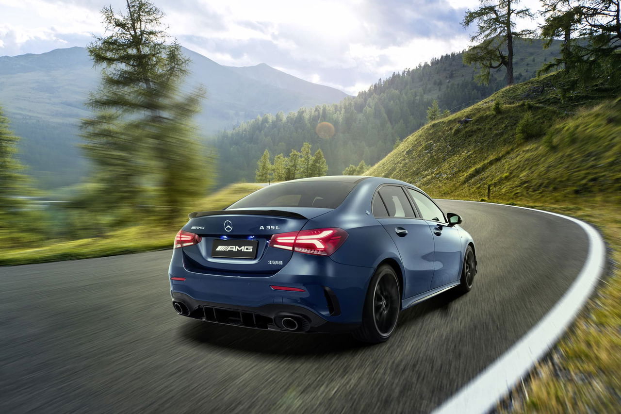 Der Neue Mercedes Amg A 35 L 4matic: Mehr Raum Für Alle Fälle – Exklusiv Für Den Chinesischen Markt The New Mercedes Amg A 35 L 4matic: More Space For All Occasions – Exclusively For The Chinese Market