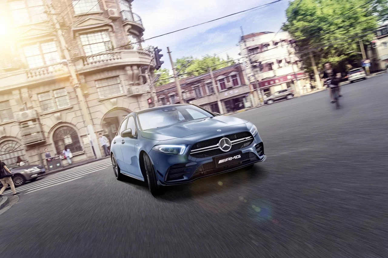 Der Neue Mercedes Amg A 35 L 4matic: Mehr Raum Für Alle Fälle – Exklusiv Für Den Chinesischen Markt The New Mercedes Amg A 35 L 4matic: More Space For All Occasions – Exclusively For The Chinese Market