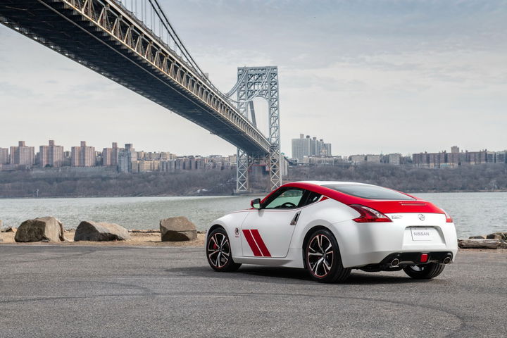 Nissan 370z Aniversario Dm 16