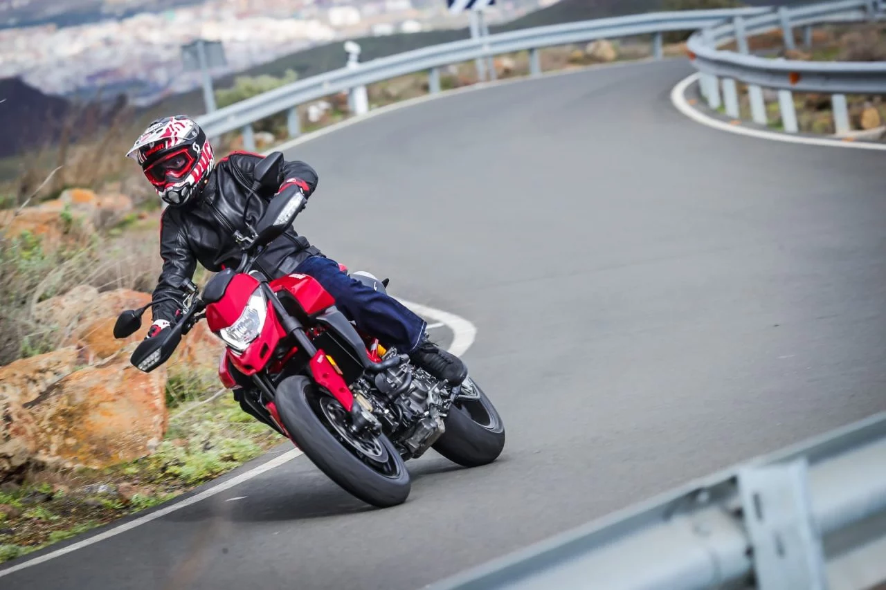 Ducati Hypermotard 950 Action 12 Uc70350 Mid