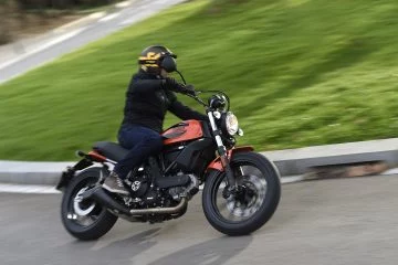 Ducati Scrambler Sixty2 G105330 Uc37087 High