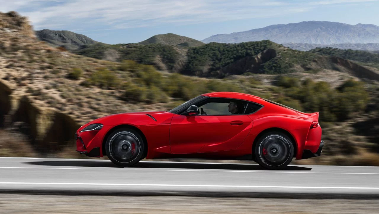 Toyota Supra Rojo 2019 Movimiento 02