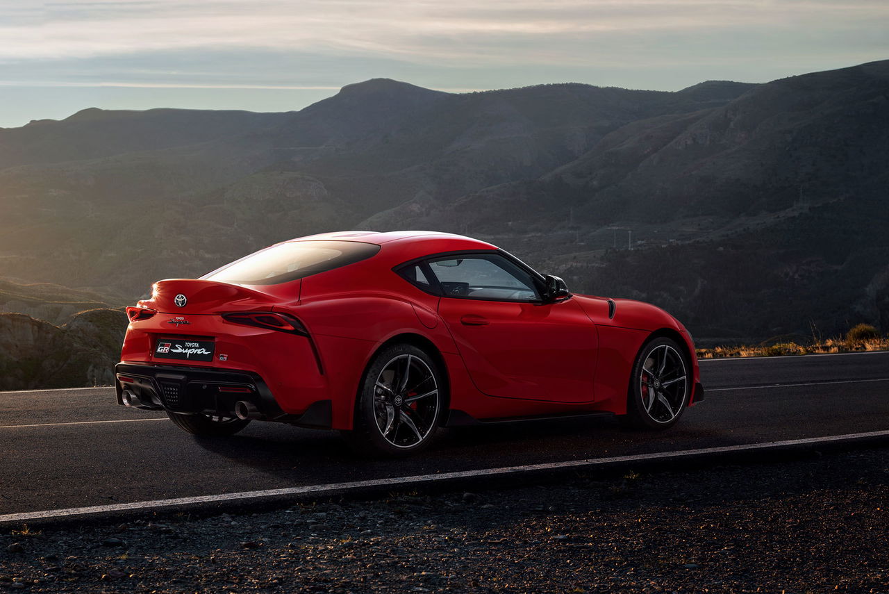 Toyota Supra Rojo 2019 Movimiento 03