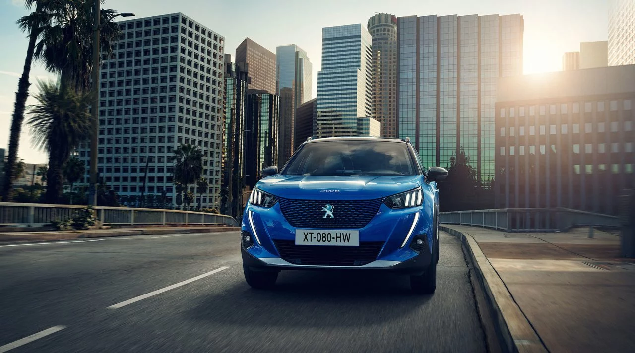 Peugeot E 2008 Azul 2019 04