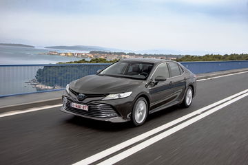 Toyota Camry Hybrid 2019 1