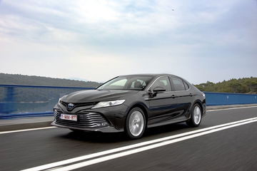 Toyota Camry Hybrid 2019 3