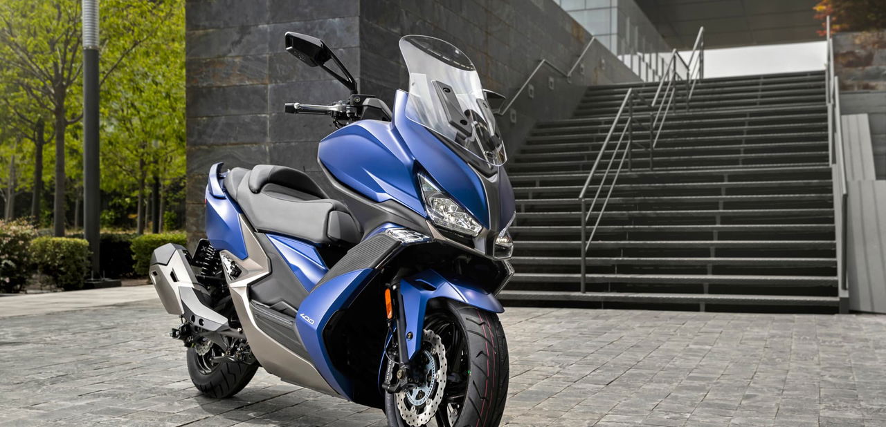 Kymco Xciting S 400 Ambiente Azul 6 20352 Portada