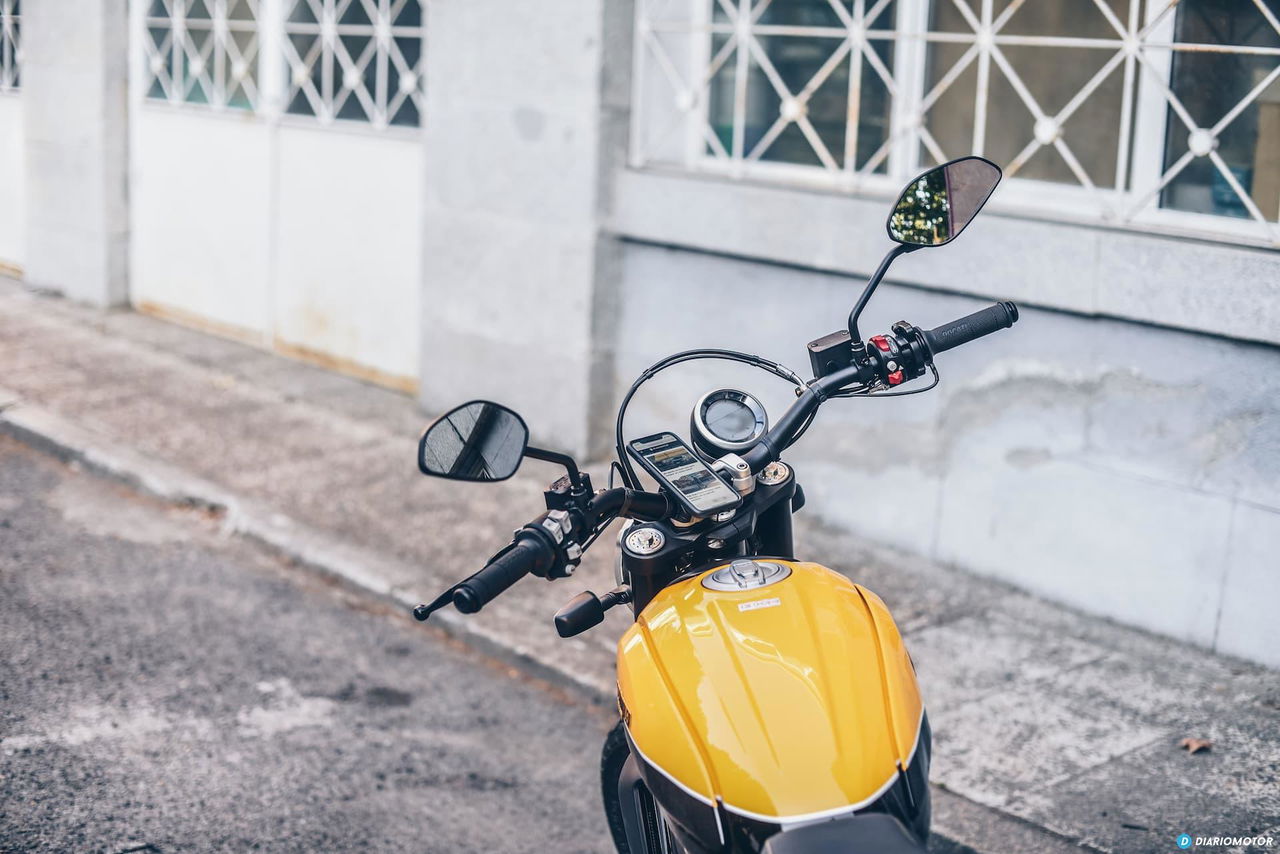 Ducati Scramber Quadlock Telefono Movil 8