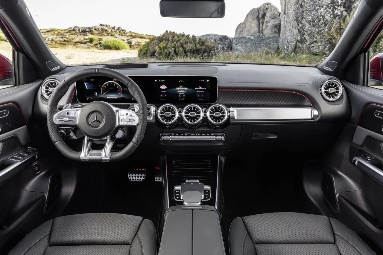 Konkurrenzlos In Seiner Klasse: Der Neue Glb 35 4matic Kombiniert Mit Einer Hohen Variabilität, Viel Platz Und Mit Hohem Fahrspaß Unrivalled In Its Class: The New Glb 35 4matic Combines Great Variability And Plenty Of Space With Sheer Driving Pleasure