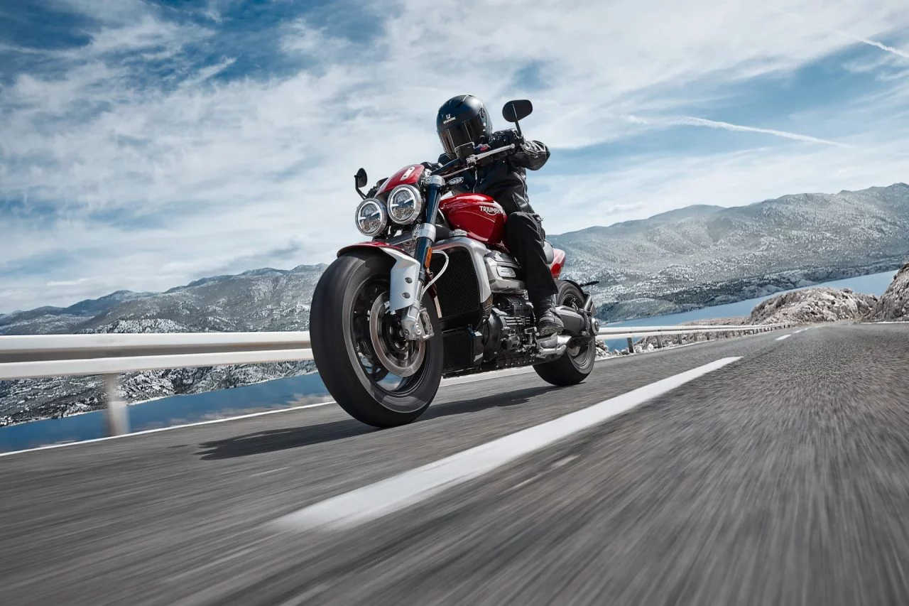 Triumph 2019 Rocket 3 R Riding 8