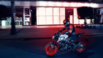 2020 Yamaha Mt320 Eu Ice Fluo Action 001 03