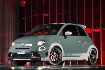 Abarth 695 70 Aniversario 01