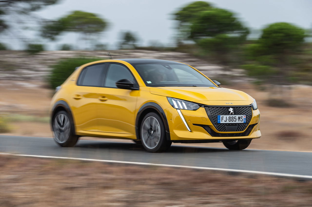 Peugeot 208 Gt Line 2019 Amarillo 11