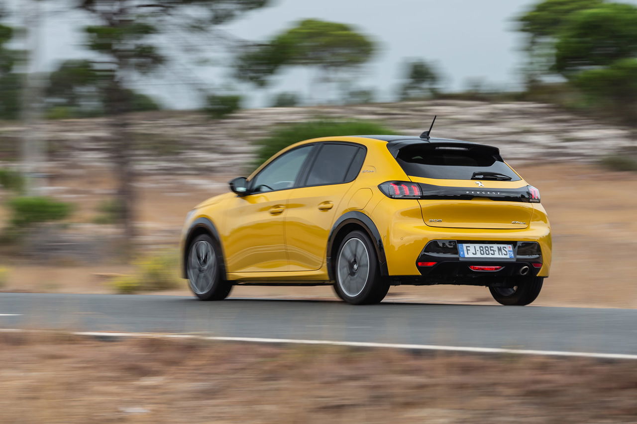 Peugeot 208 Gt Line 2019 Amarillo 12