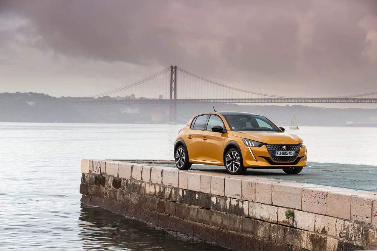 Peugeot 208 Gt Line 2019 Amarillo 132