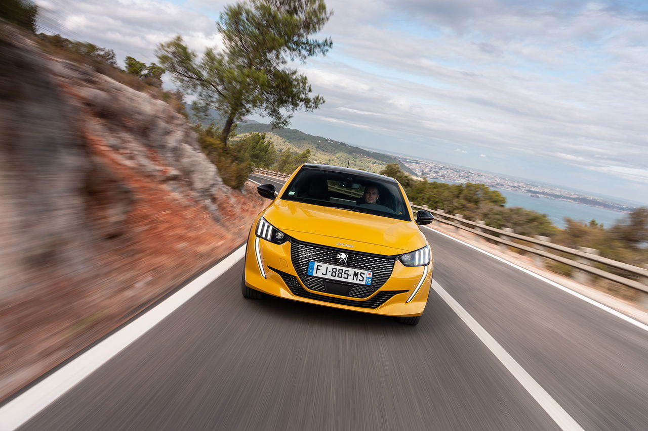 Peugeot 208 Gt Line 2019 Amarillo 17