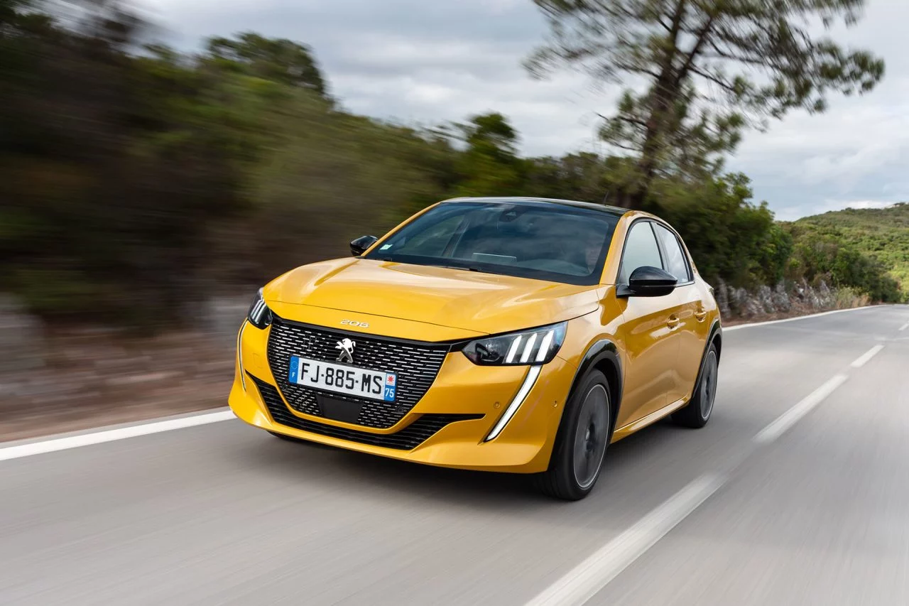 Peugeot 208 Gt Line 2019 Amarillo 26