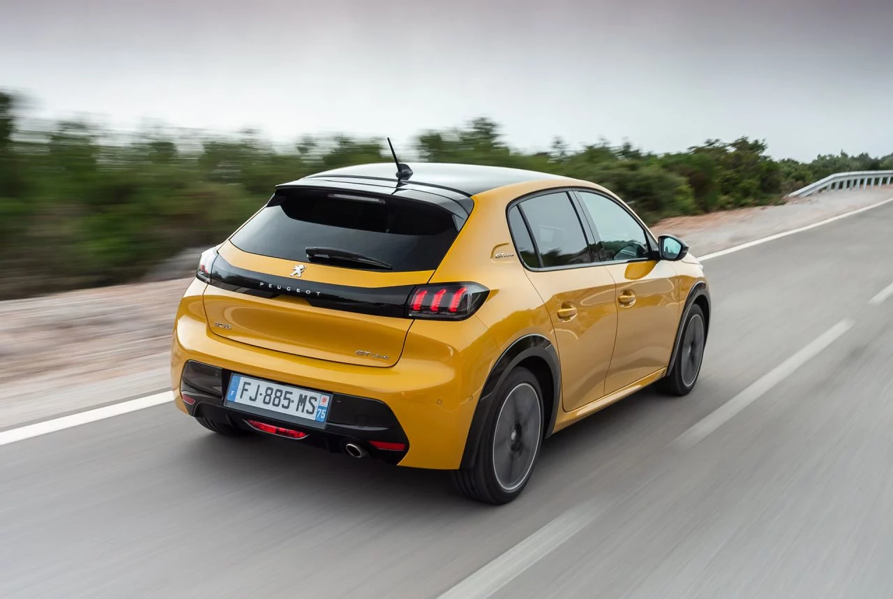 Peugeot 208 Gt Line 2019 Amarillo 35